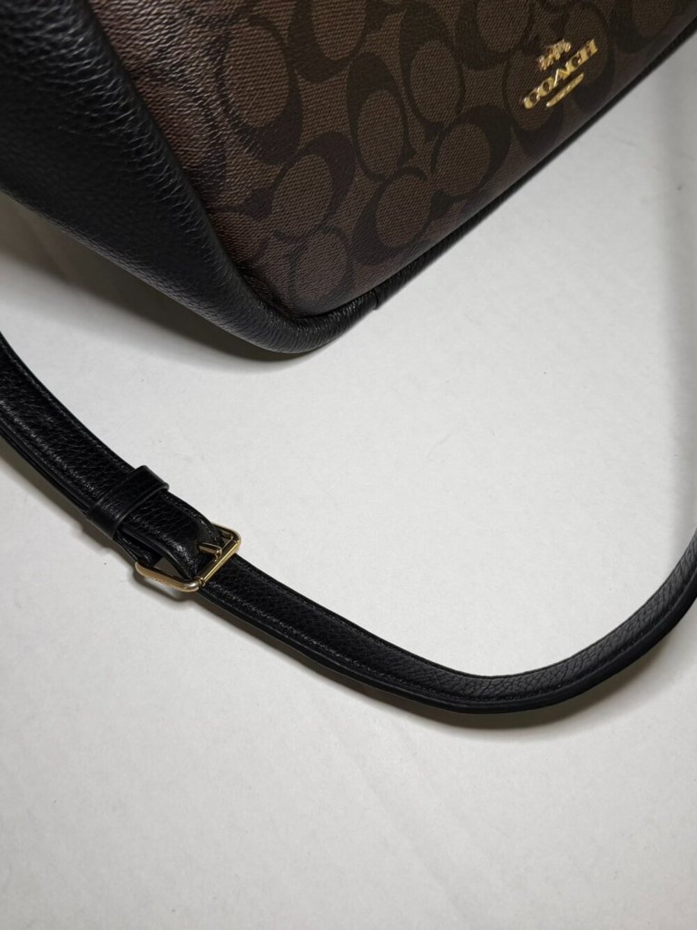 Coach Jules Hobo in Signature Canvas - Picture 3 of 9